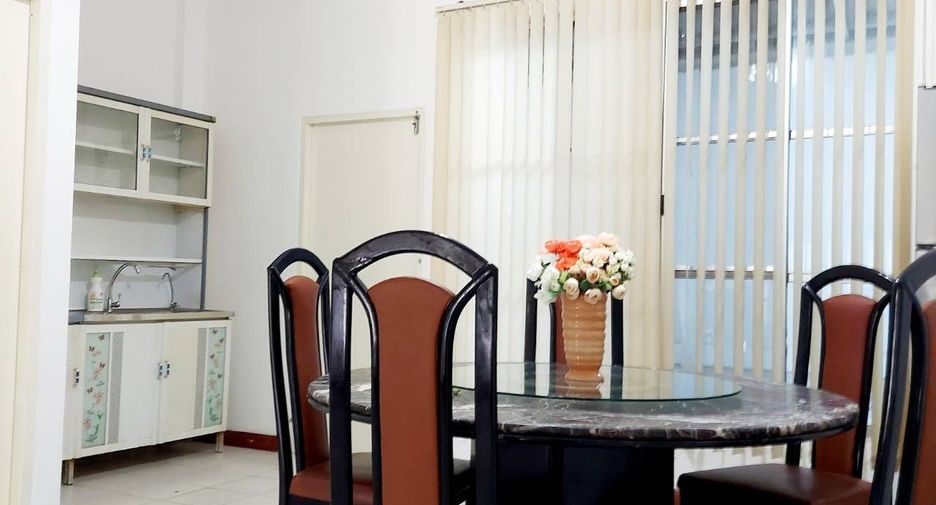 For rent 3 bedrooms townhouse in Suan Luang, Bangkok