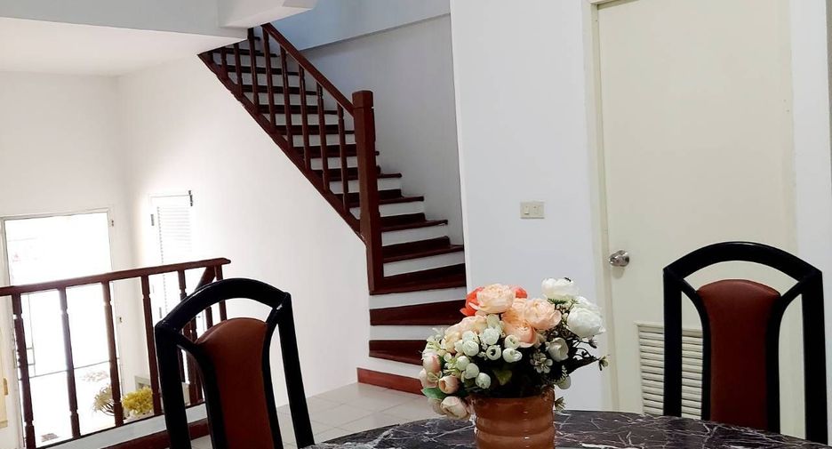For rent 3 bedrooms townhouse in Suan Luang, Bangkok