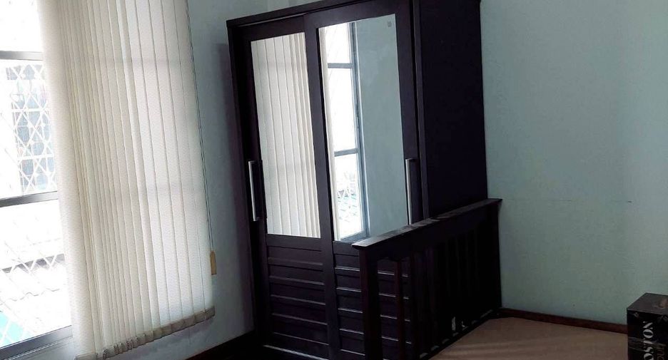 For rent 3 bedrooms townhouse in Suan Luang, Bangkok