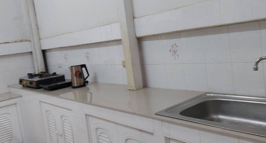 For rent 3 bedrooms townhouse in Suan Luang, Bangkok
