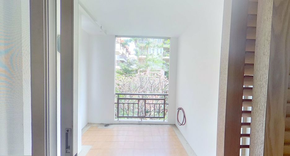 For sale 2 bedrooms condo in Dusit, Bangkok