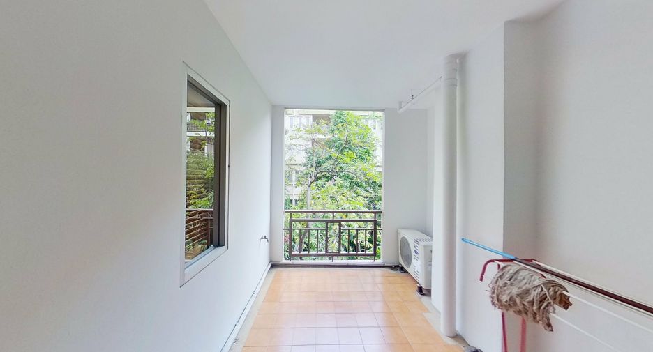 For sale 2 bedrooms condo in Dusit, Bangkok