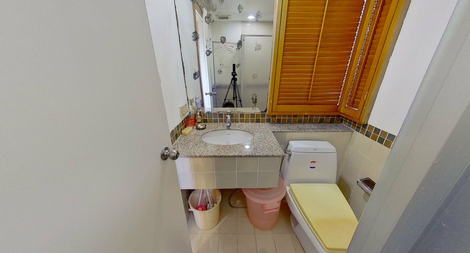 For sale 2 bedrooms condo in Dusit, Bangkok