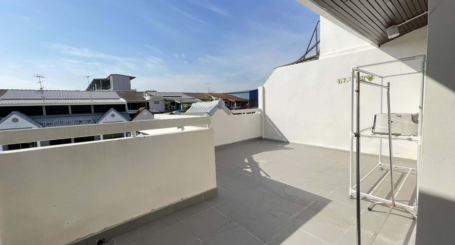 Haus zur Miete mit 3 Zimmer in Prawet, Bangkok