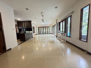 For rent 4 bedrooms house in Huai Khwang, Bangkok