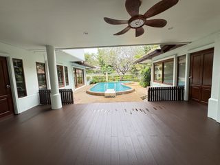For rent 4 bedrooms house in Huai Khwang, Bangkok