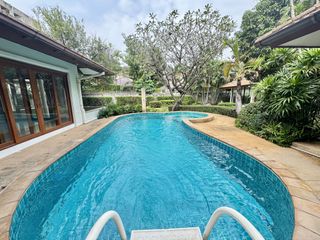 For rent 4 bedrooms house in Huai Khwang, Bangkok