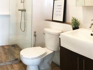 For sale 2 ベッドルーム condo in Phaya Thai, Bangkok
