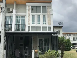 出售 2 卧室 联排别墅 在 Bang Khen, 曼谷
