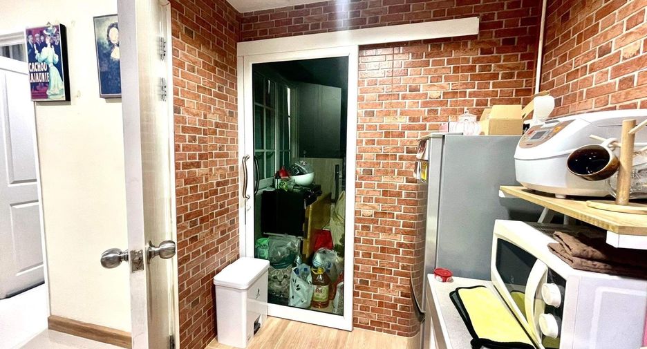 For sale 2 bedrooms townhouse in Bang Khen, Bangkok