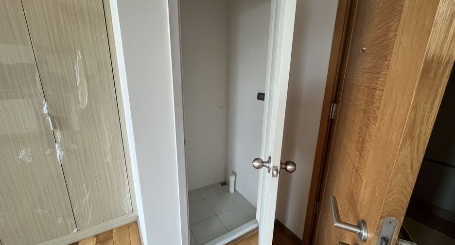 For sale 2 bedrooms condo in Khlong San, Bangkok
