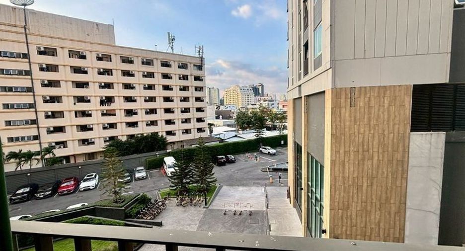 For sale 1 bed condo in Huai Khwang, Bangkok