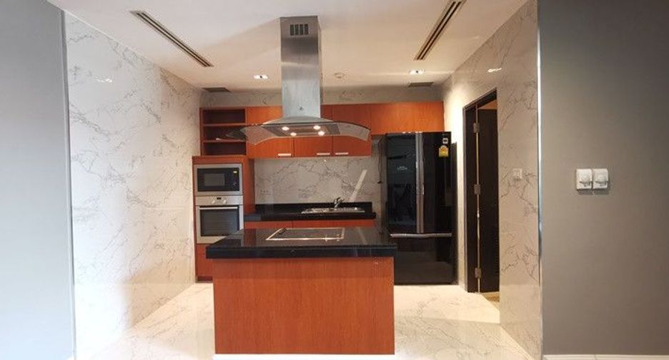 For rent 3 bedrooms condo in Watthana, Bangkok