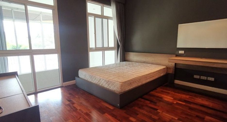For rent 3 bedrooms condo in Watthana, Bangkok