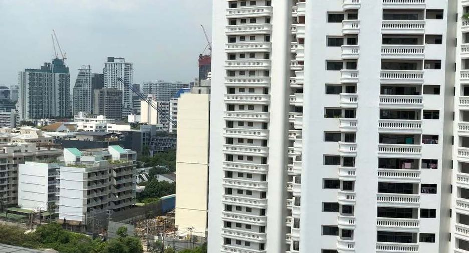 For rent 3 bedrooms condo in Watthana, Bangkok