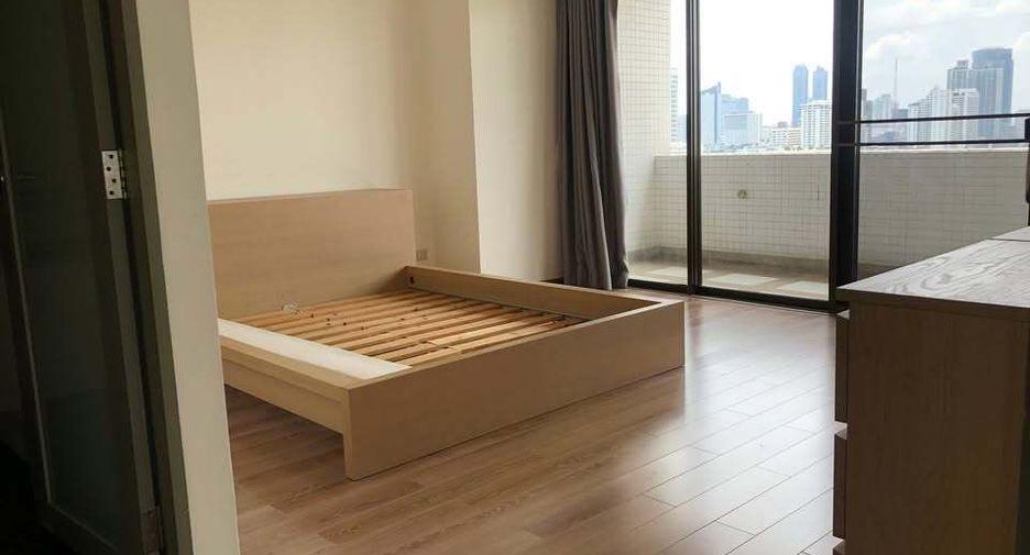 For rent 3 bedrooms condo in Watthana, Bangkok