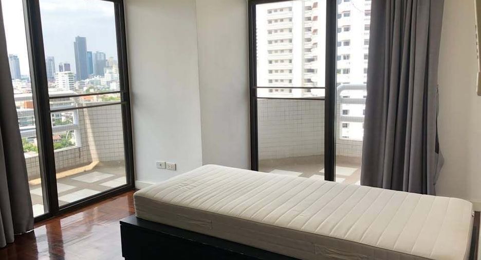 For rent 3 bedrooms condo in Watthana, Bangkok