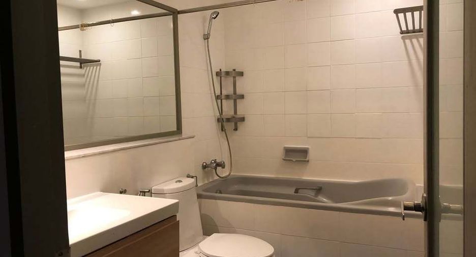 For rent 3 bedrooms condo in Watthana, Bangkok