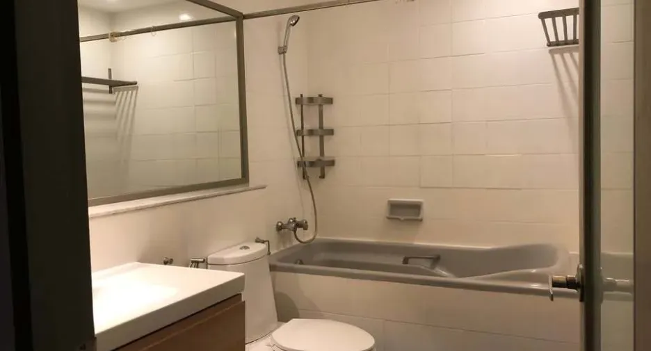 For rent 3 bedrooms condo in Watthana, Bangkok