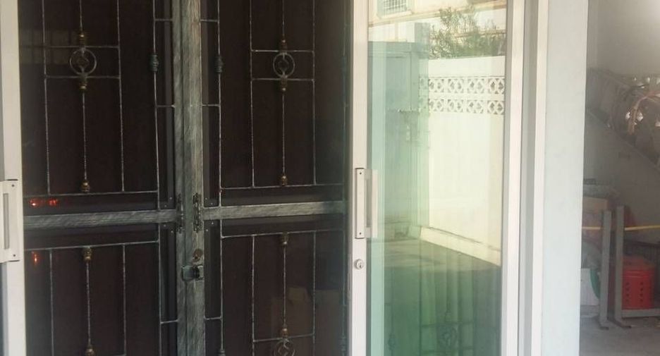 Casa en venta de 3 habitaciones en Huai Khwang, Bangkok
