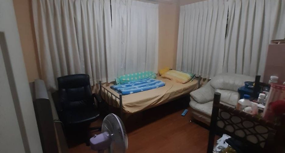 Casa en venta de 3 habitaciones en Huai Khwang, Bangkok