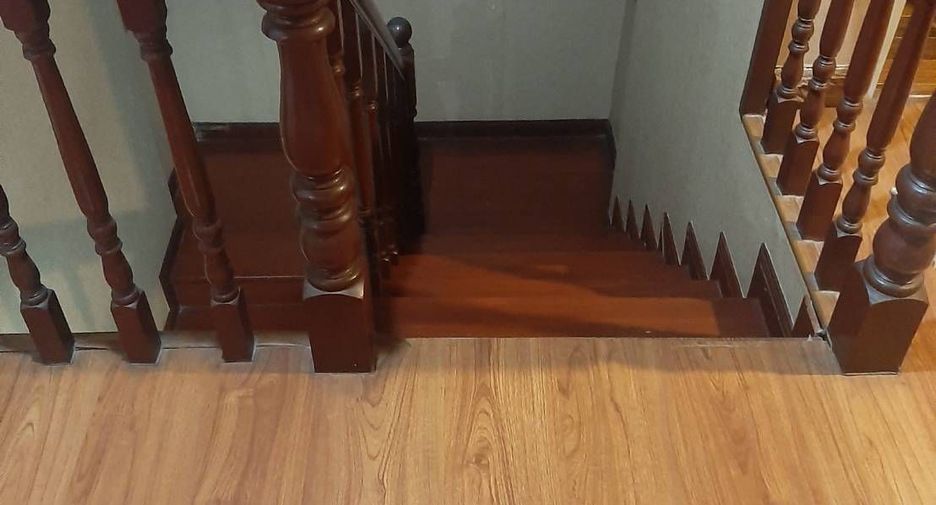 Casa en venta de 3 habitaciones en Huai Khwang, Bangkok