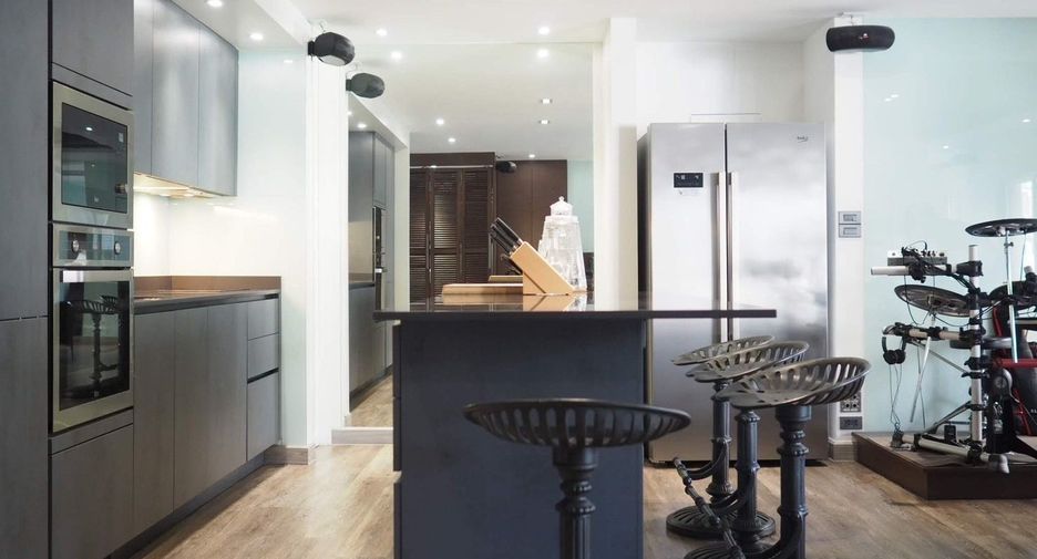 For sale 2 bedrooms condo in Pathum Wan, Bangkok