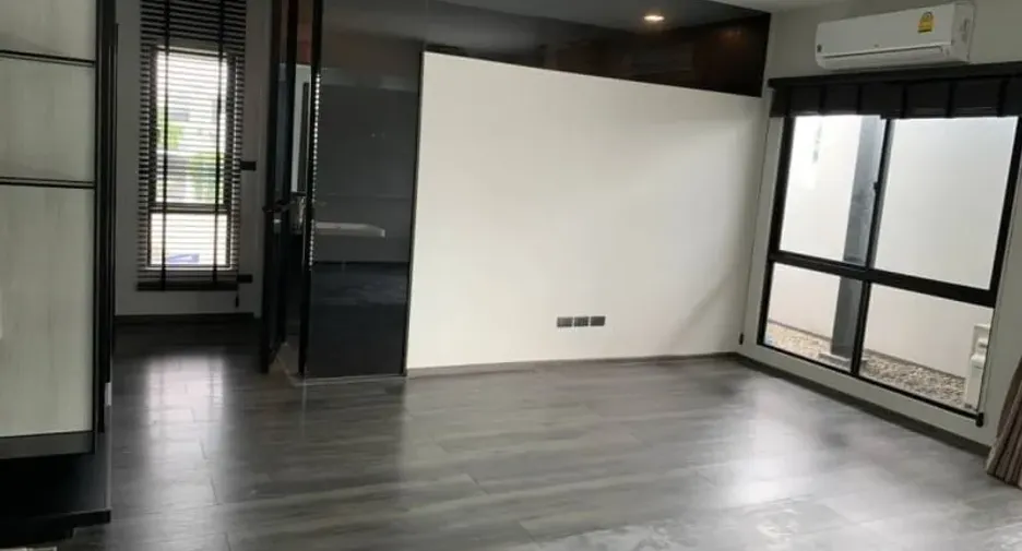 Casa en venta de 3 habitaciones en Bang Phli, Samut Prakan