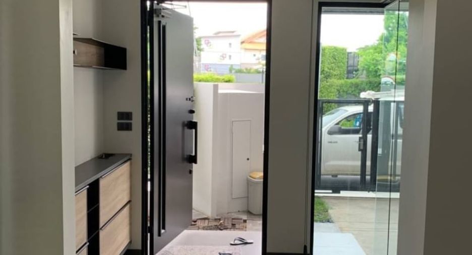 Casa en venta de 3 habitaciones en Bang Phli, Samut Prakan