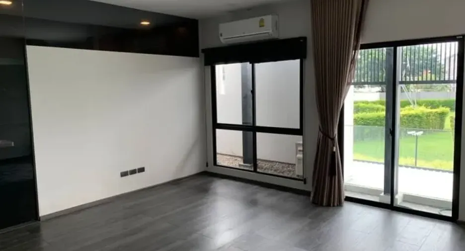 Casa en venta de 3 habitaciones en Bang Phli, Samut Prakan