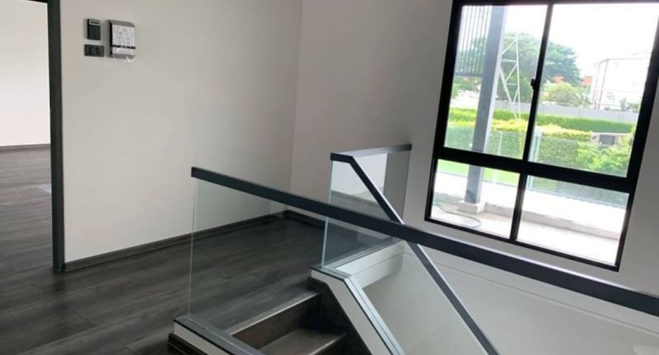 Casa en venta de 3 habitaciones en Bang Phli, Samut Prakan