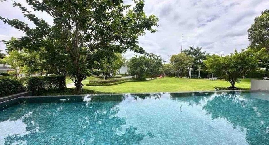 For rent 3 bedrooms townhouse in Bang Phli, Samut Prakan