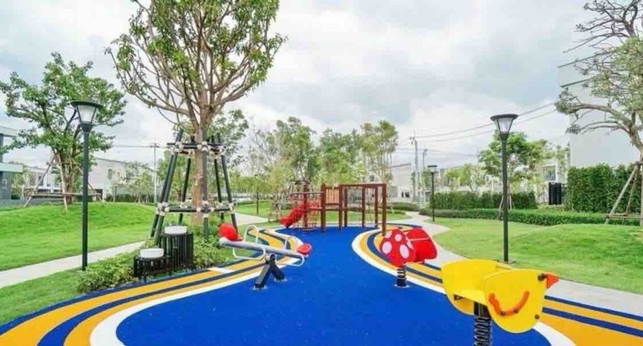 For rent 3 bedrooms townhouse in Bang Phli, Samut Prakan