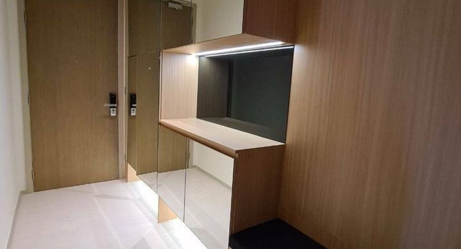 For rent 2 bedrooms condo in Bang Rak, Bangkok
