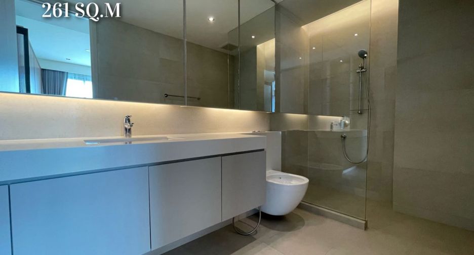 Condo en venta de 3 habitaciones en Yan Nawa, Bangkok