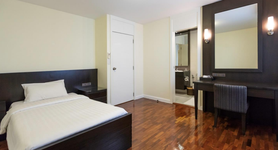 For rent 3 bedrooms apartment in Khlong Toei, Bangkok