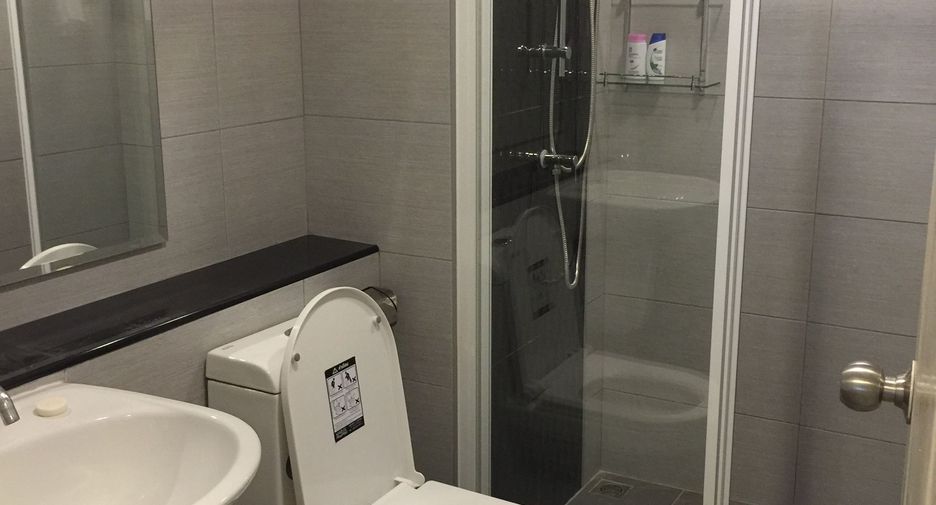 For sale 2 bedrooms condo in Bang Kapi, Bangkok