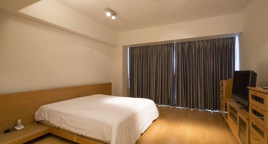 For rent 3 bedrooms condo in Sathon, Bangkok