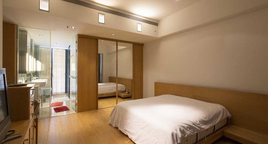 For rent 3 bedrooms condo in Sathon, Bangkok