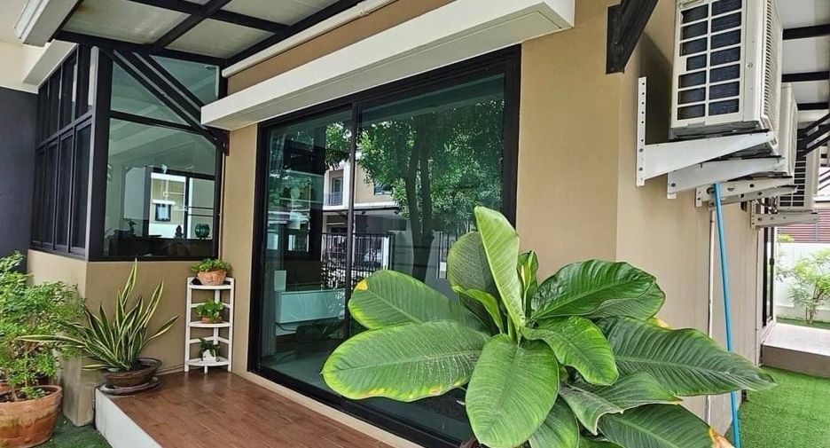For rent 4 bedrooms house in Bang Na, Bangkok