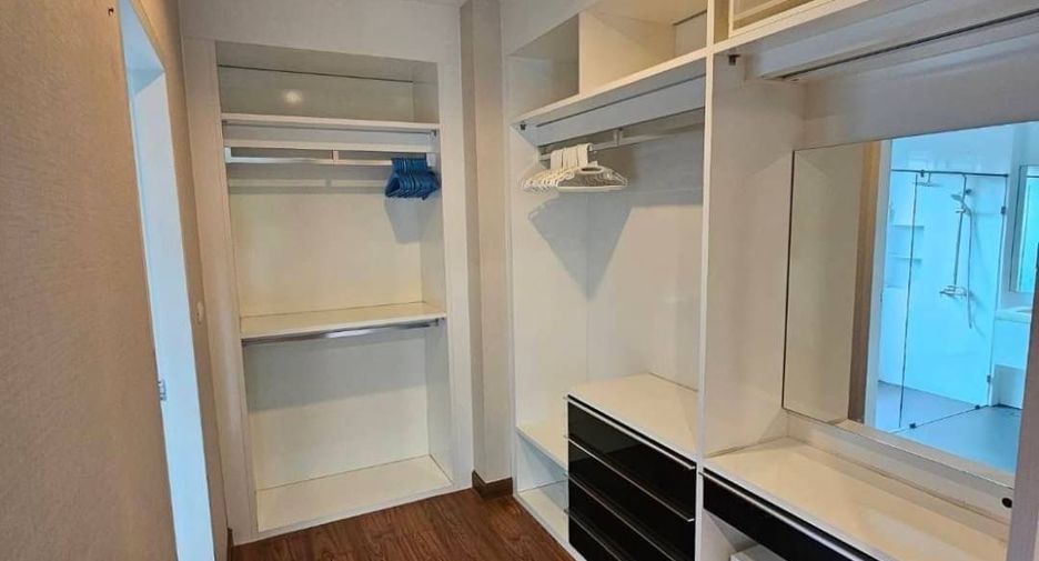 For rent 4 bedrooms house in Bang Na, Bangkok