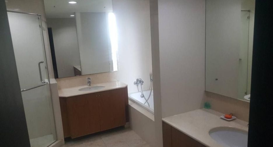 For sale and for rent 3 bedrooms condo in Khlong Toei, Bangkok