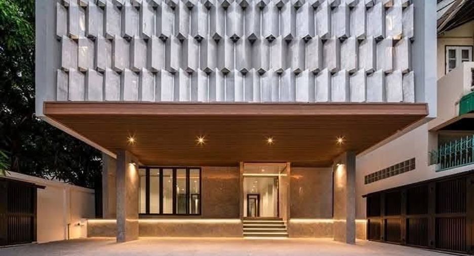 For sale and for rent 5 bedrooms retail Space in Phra Khanong, Bangkok