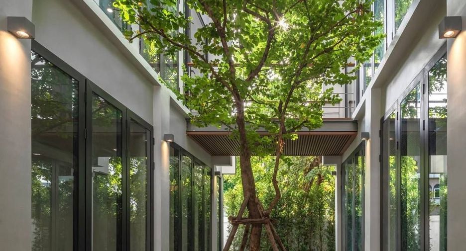 For sale and for rent 5 bedrooms retail Space in Phra Khanong, Bangkok