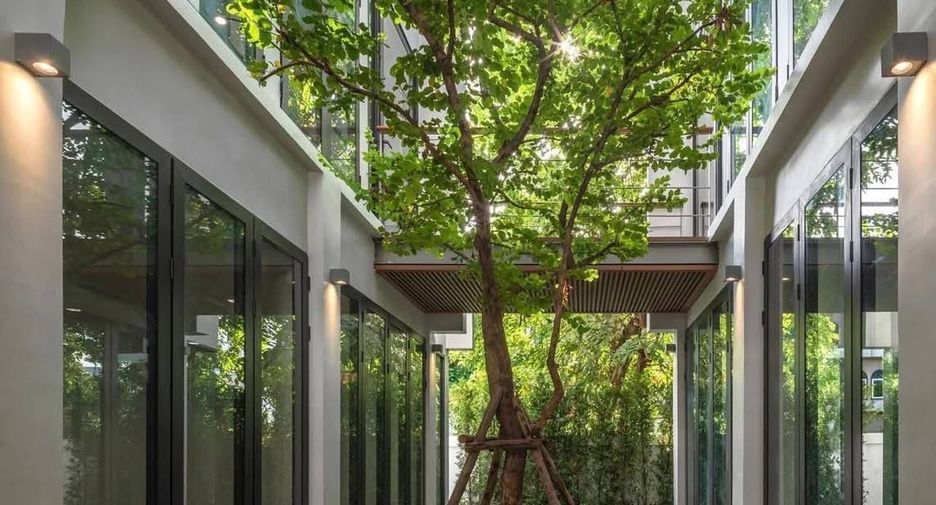 For sale and for rent 5 bedrooms retail Space in Phra Khanong, Bangkok