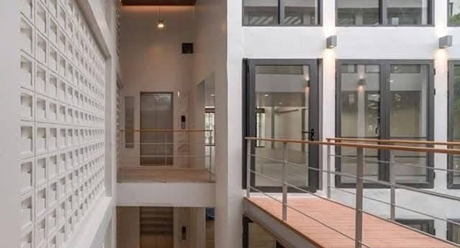 For sale and for rent 5 bedrooms retail Space in Phra Khanong, Bangkok