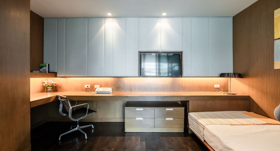 For rent 3 bedrooms condo in Watthana, Bangkok