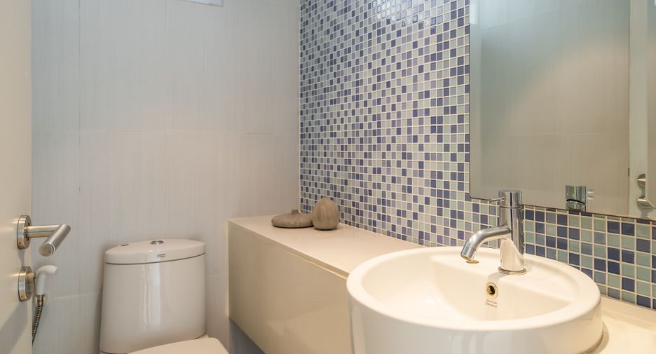 For rent 3 bedrooms condo in Watthana, Bangkok