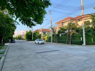 For sale 5 bedrooms house in Mueang Samut Prakan, Samut Prakan