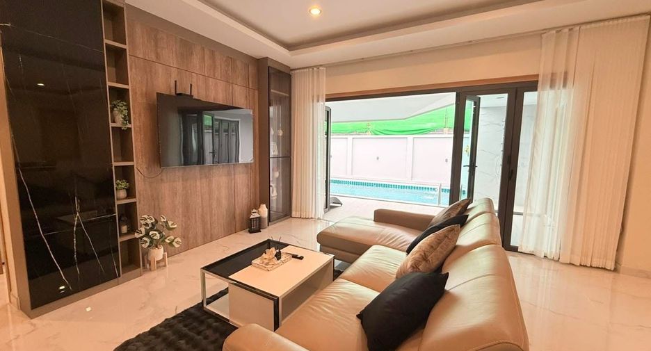 For rent 3 bedrooms villa in Mueang Phuket, Phuket
